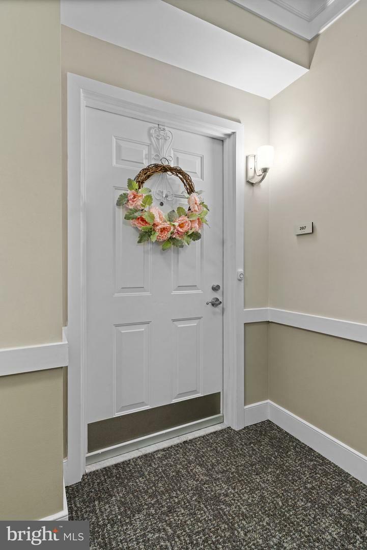 Property Photo: 20505 Little Creek Terrace 207 VA 20147