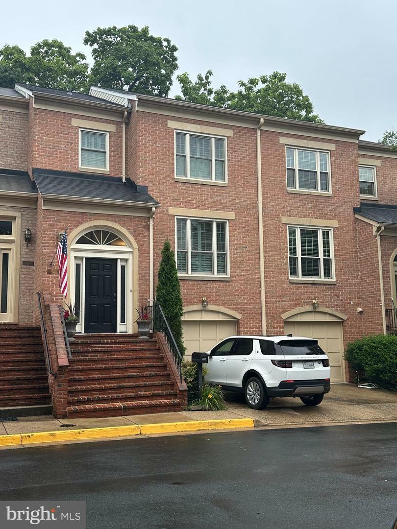 Property Photo: 1427 McLean Mews Court VA 22101