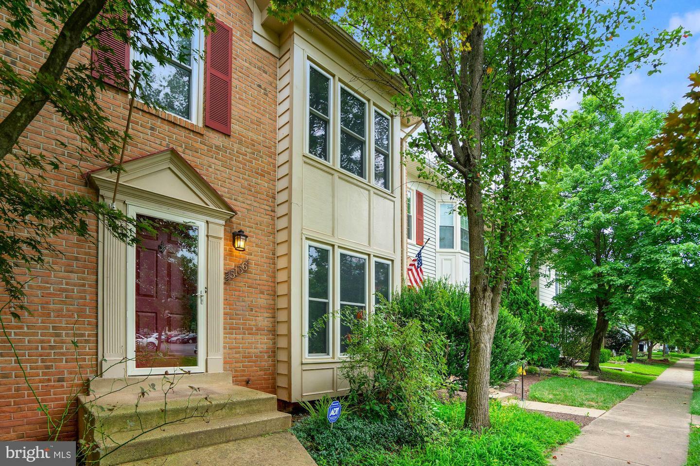 Property Photo: 5136 Glen Meadow Drive VA 20120