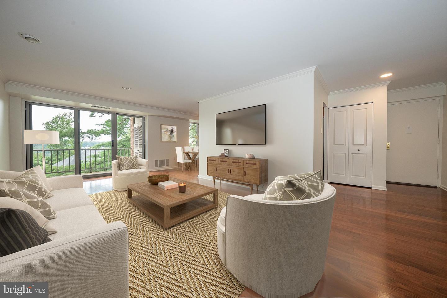 Property Photo: 1650 Oakwood Drive Apt E-202 PA 19072
