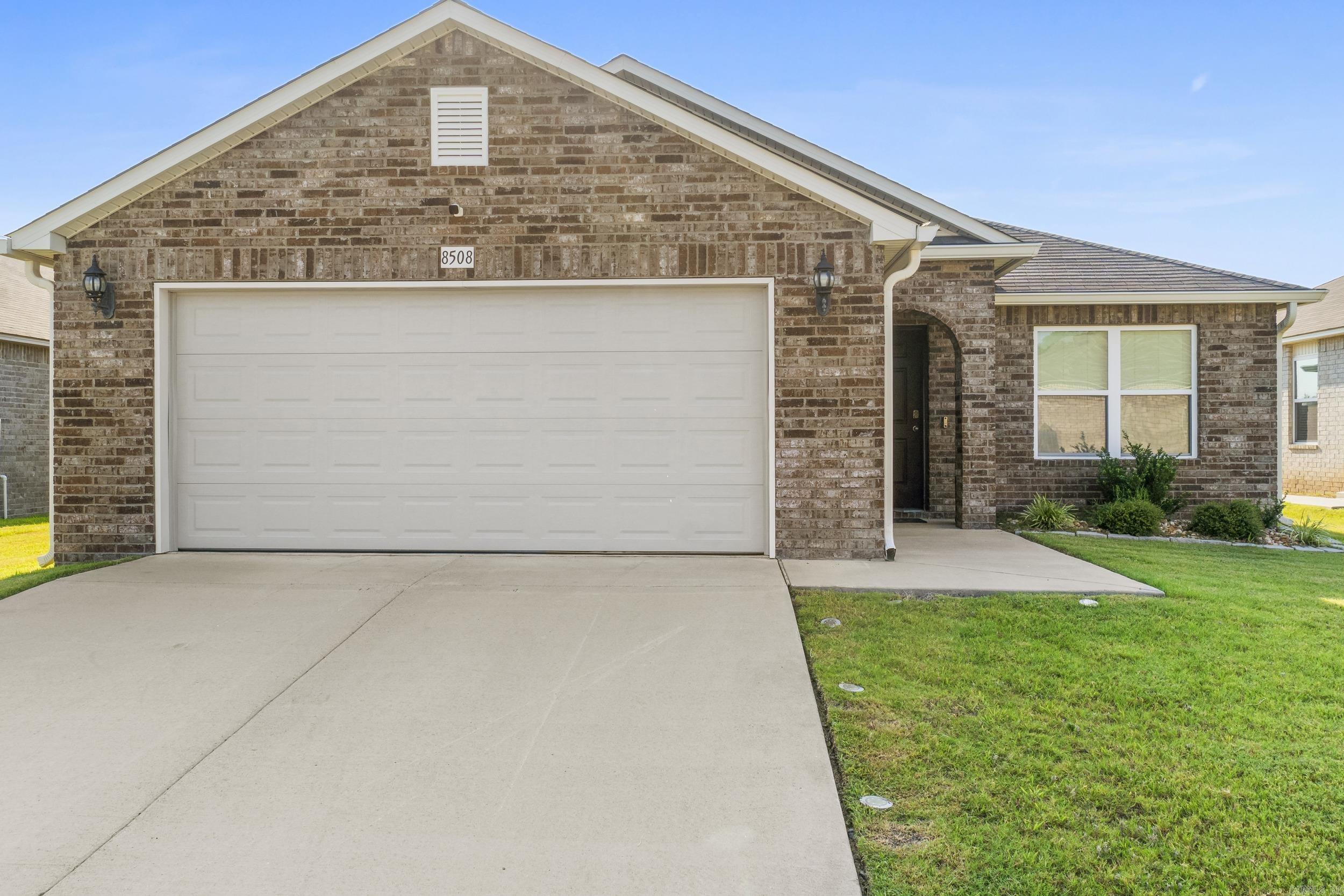 Property Photo: 8508 Eastwood Creek Drive AR 72113