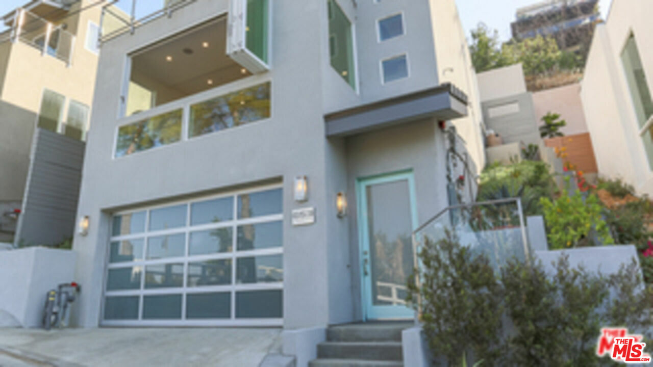 Property Photo: 653 Cross Ave CA 90065