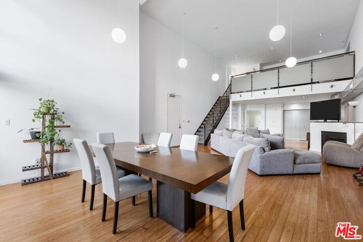 Property Photo: 7062 Hawthorn Ave CA 90028
