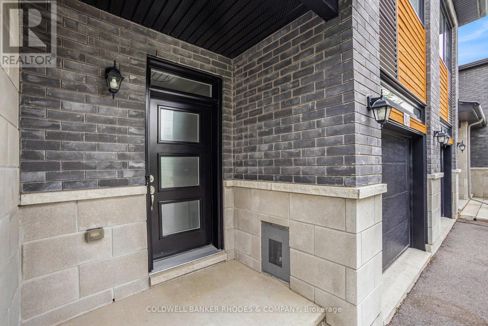 Property Photo: 104 St-Malo Place ON K0A 1W0