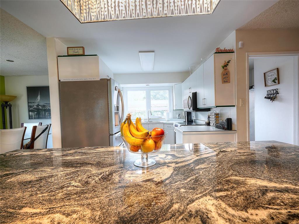 Property Photo: 35 Kingshead Close MB R3R 2E2