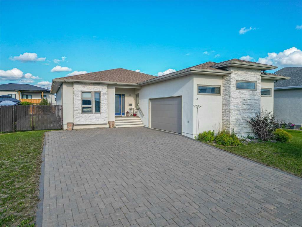 Property Photo: 13 Bullrush Bay MB R7B 4H9