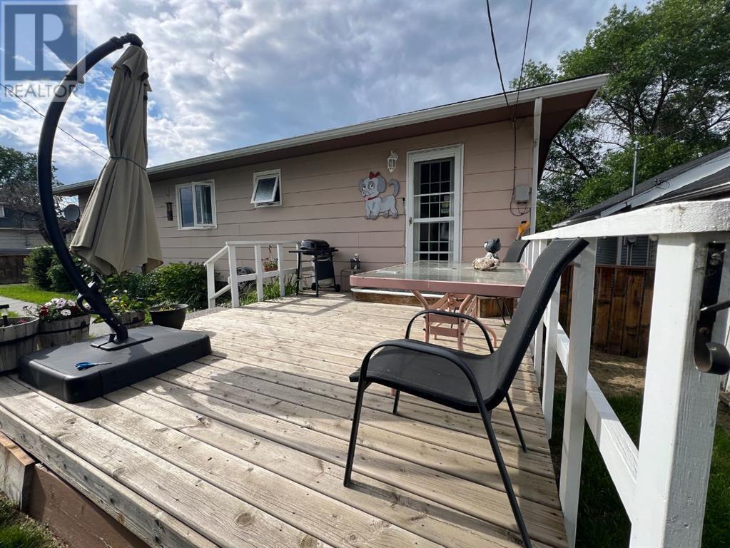 Property Photo: 599 3 Avenue West AB T0J 0Y3