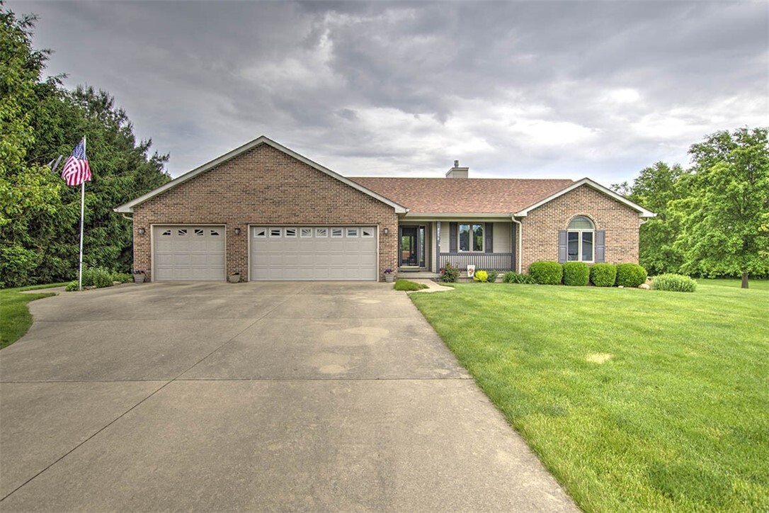 8898 Country Side Drive  Dalton City IL 61925 photo