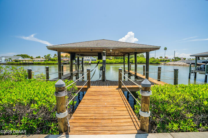 Property Photo: 1212 S Riverside Drive FL 32168