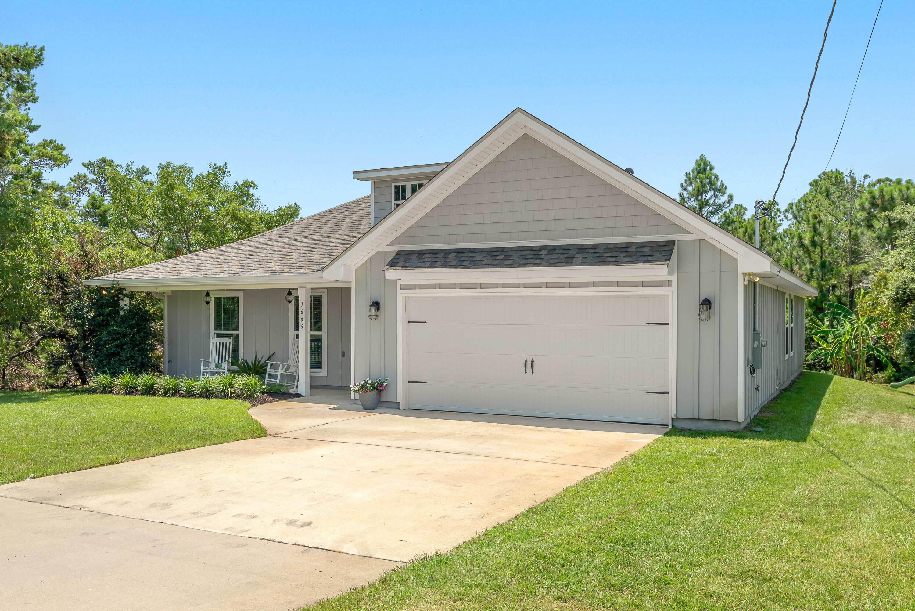 Property Photo: 1665 Ponderosa Drive FL 32563