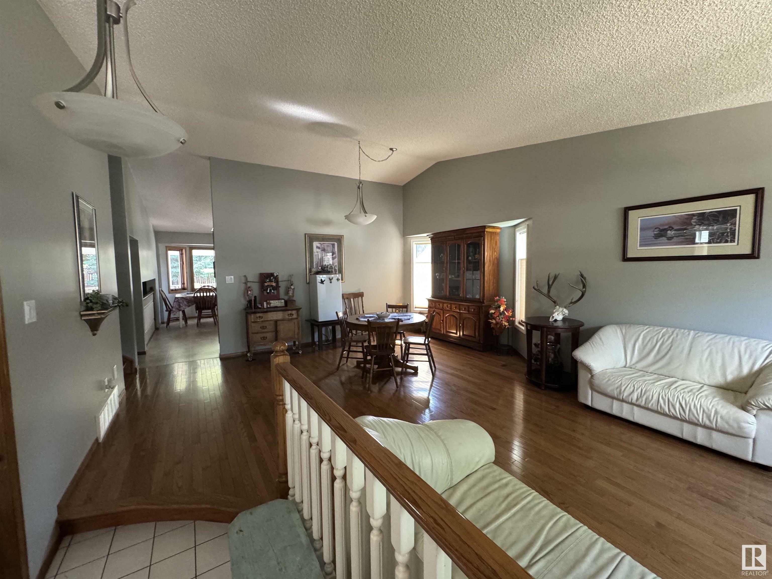 Property Photo: 55 Coachman Way AB T8H 1B8