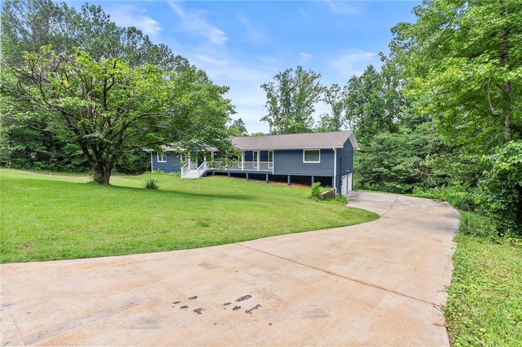 Property Photo: 185 Lee Path GA 30102