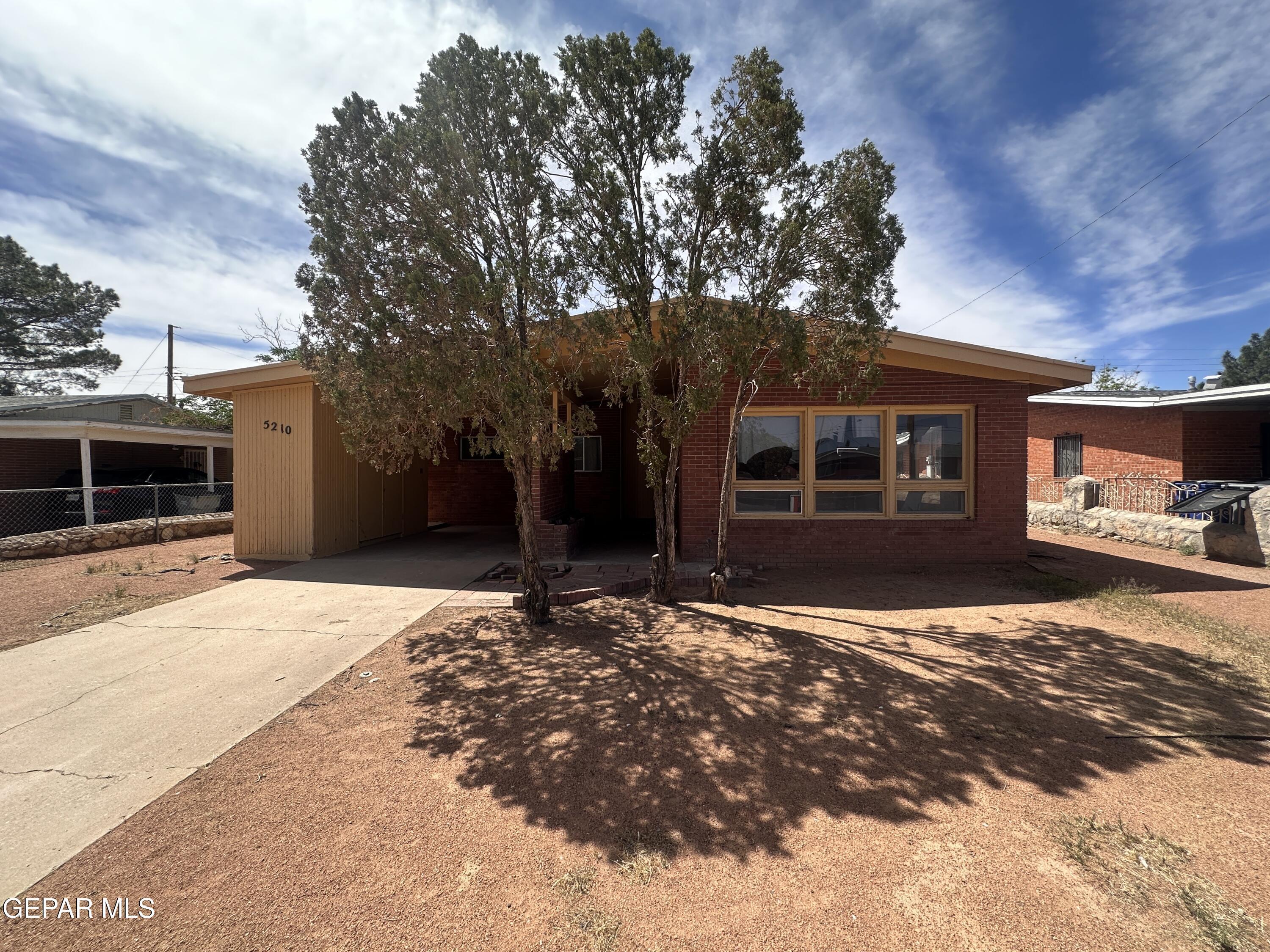 Property Photo: 5210 Antonio Avenue TX 79924
