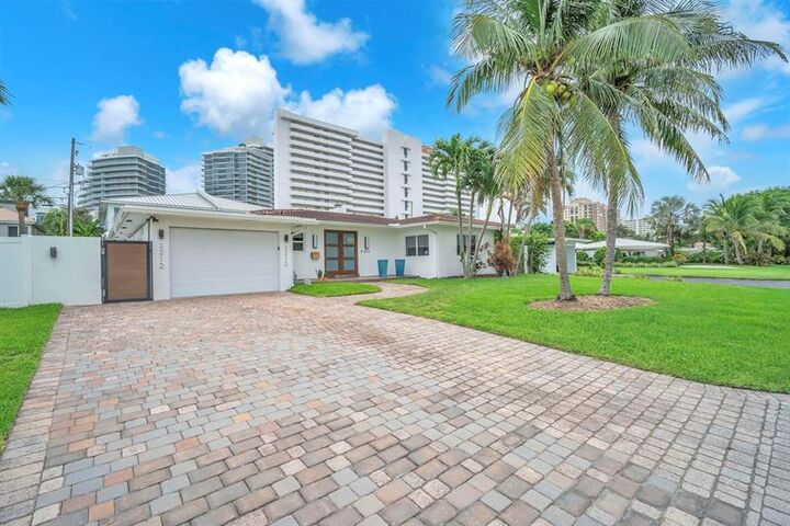 Property Photo: 2212 NE 32nd Ave FL 33305