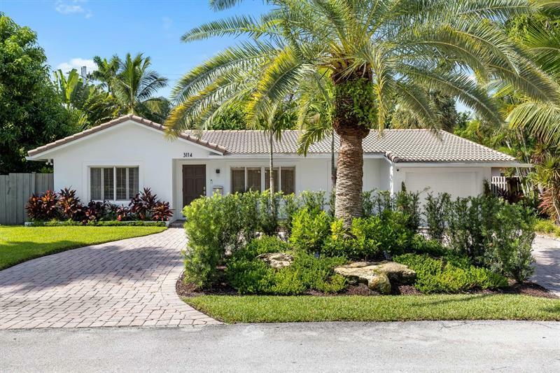 Property Photo: 3114 NE 19th St FL 33305