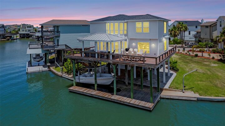 Property Photo: 1303 Outrigger TX 77554