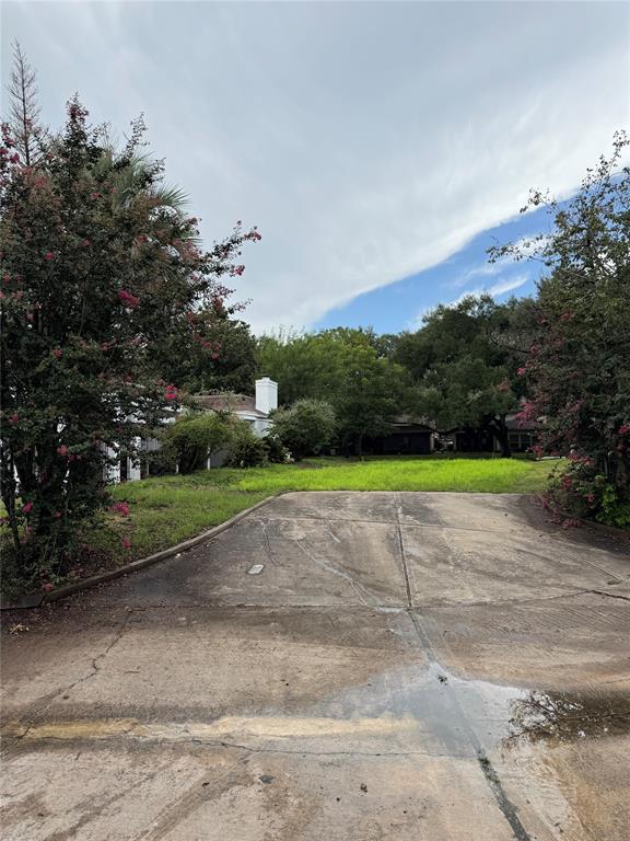 Property Photo: 2711 Quail Creek Drive TX 77459