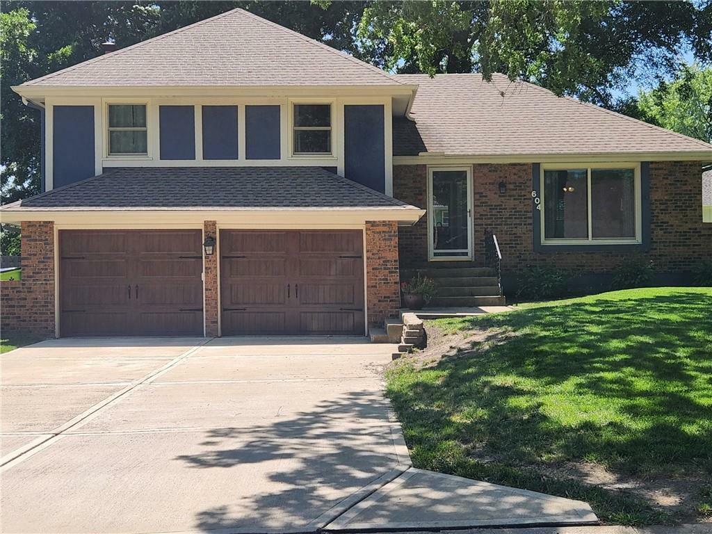 Property Photo:  604 SE Richardson Place  MO 64063 