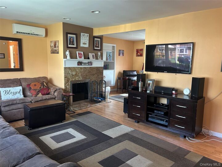 Property Photo:  14 Eastwood Drive  NY 11703 