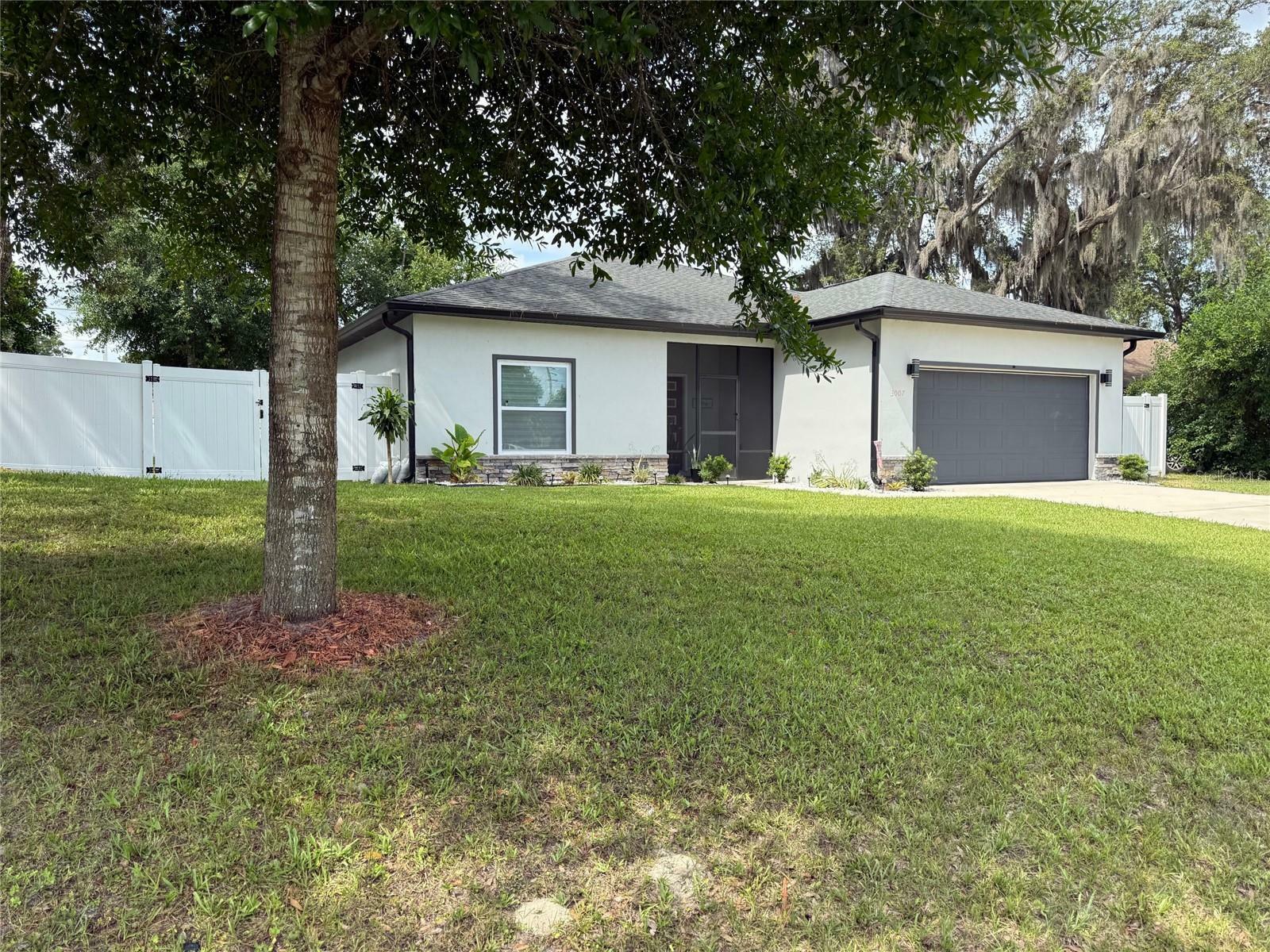 Property Photo: 3007 Hallow Drive FL 32738