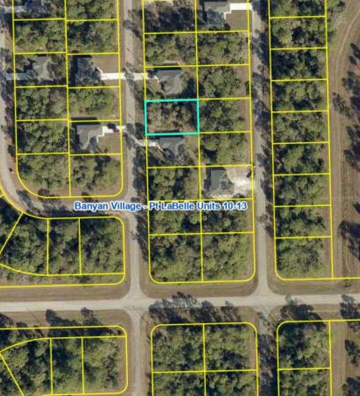 Property Photo: 909 Emerald Street FL 33935