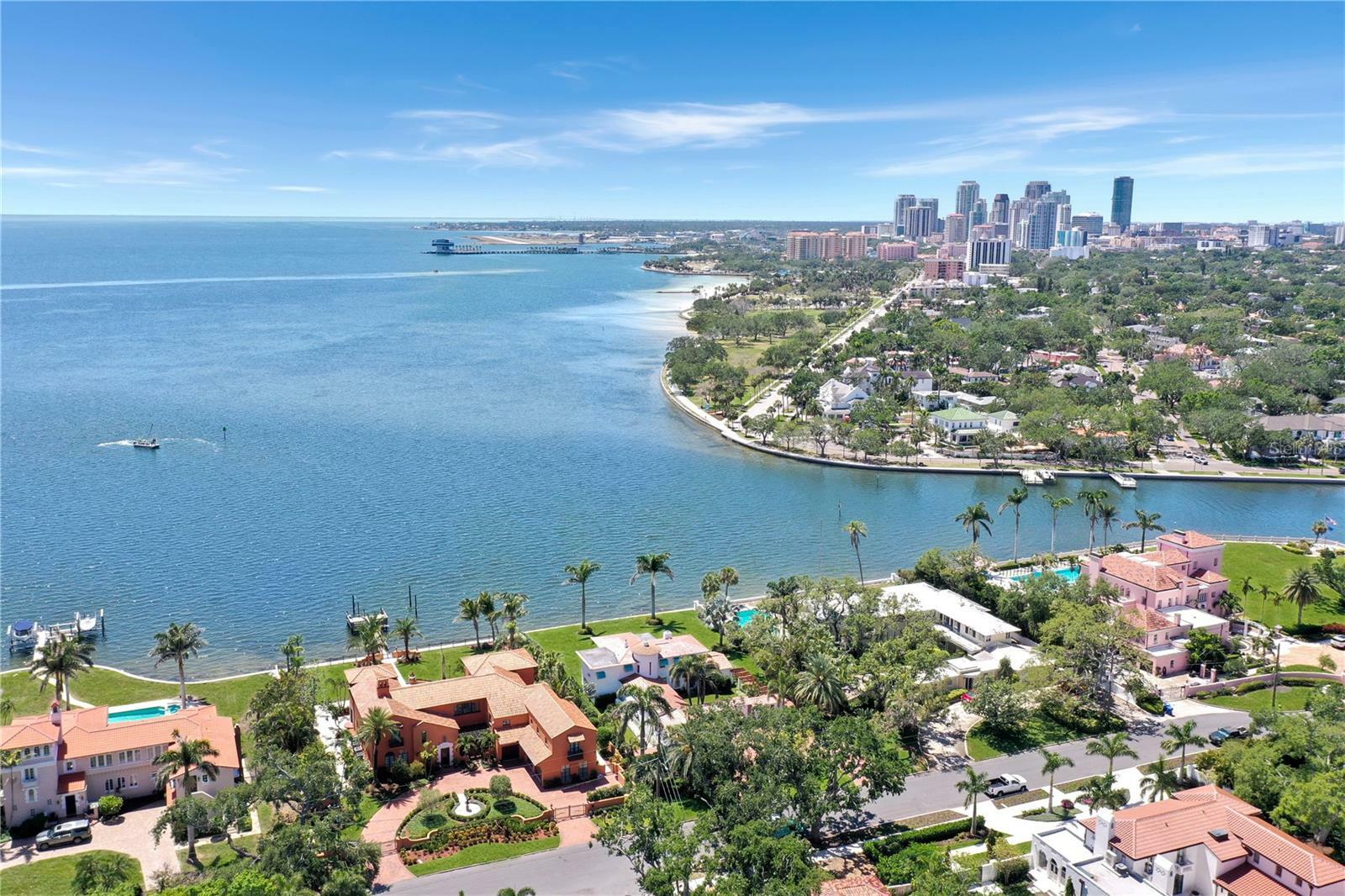 Property Photo: 501 Brightwaters Boulevard NE FL 33704