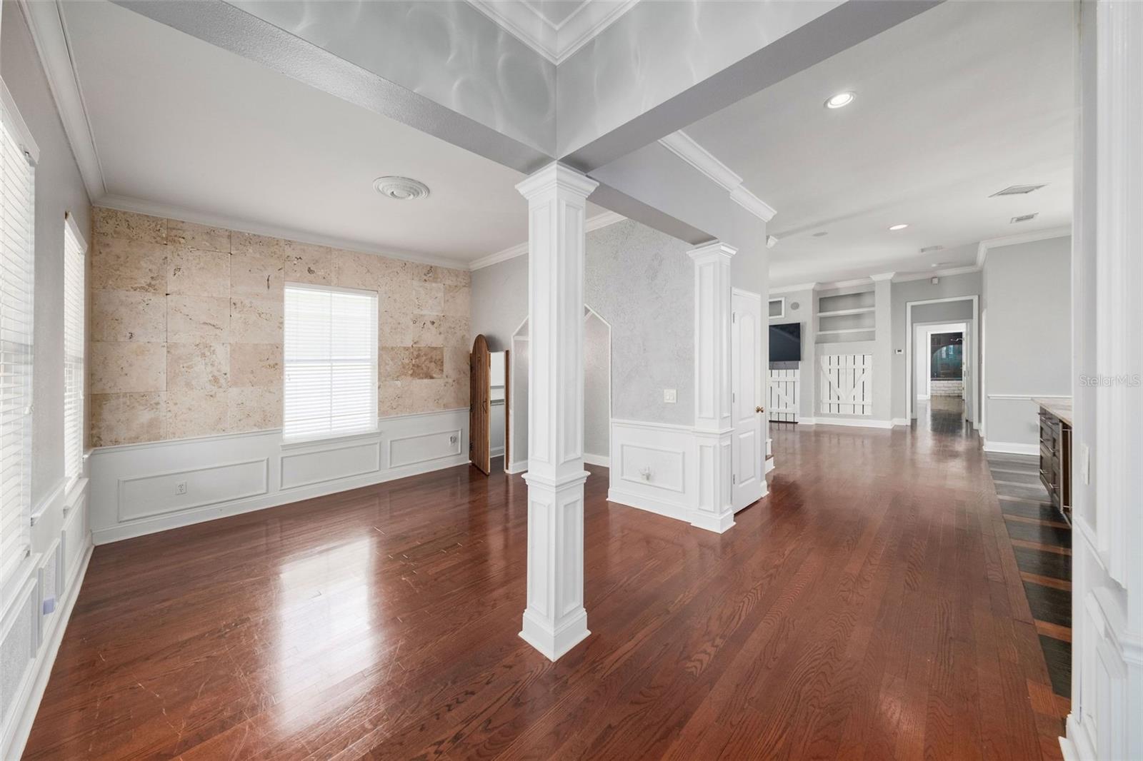 Property Photo:  205 N Village Street  FL 34747 