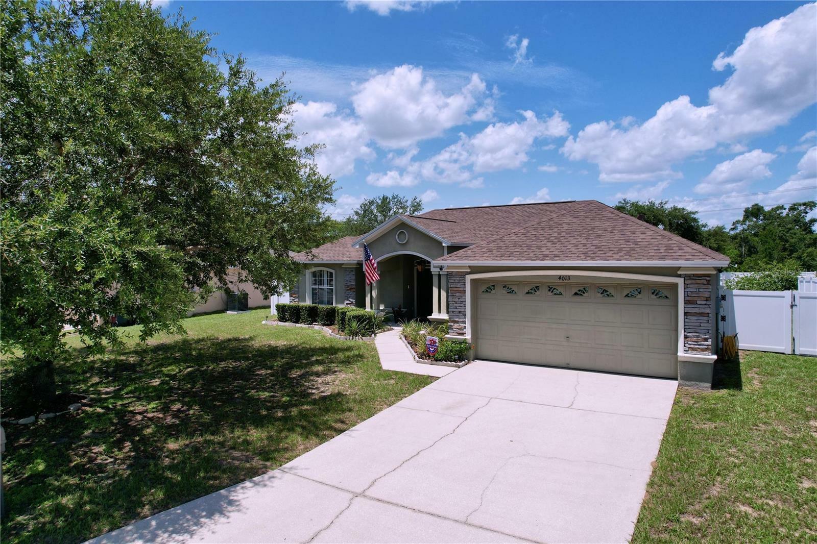 Property Photo: 4013 Byrds Crossing Drive FL 33812