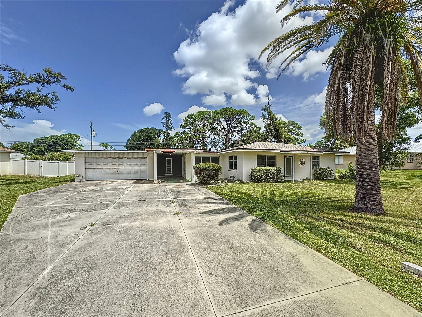 Property Photo: 1432 Poinciana Road FL 34293