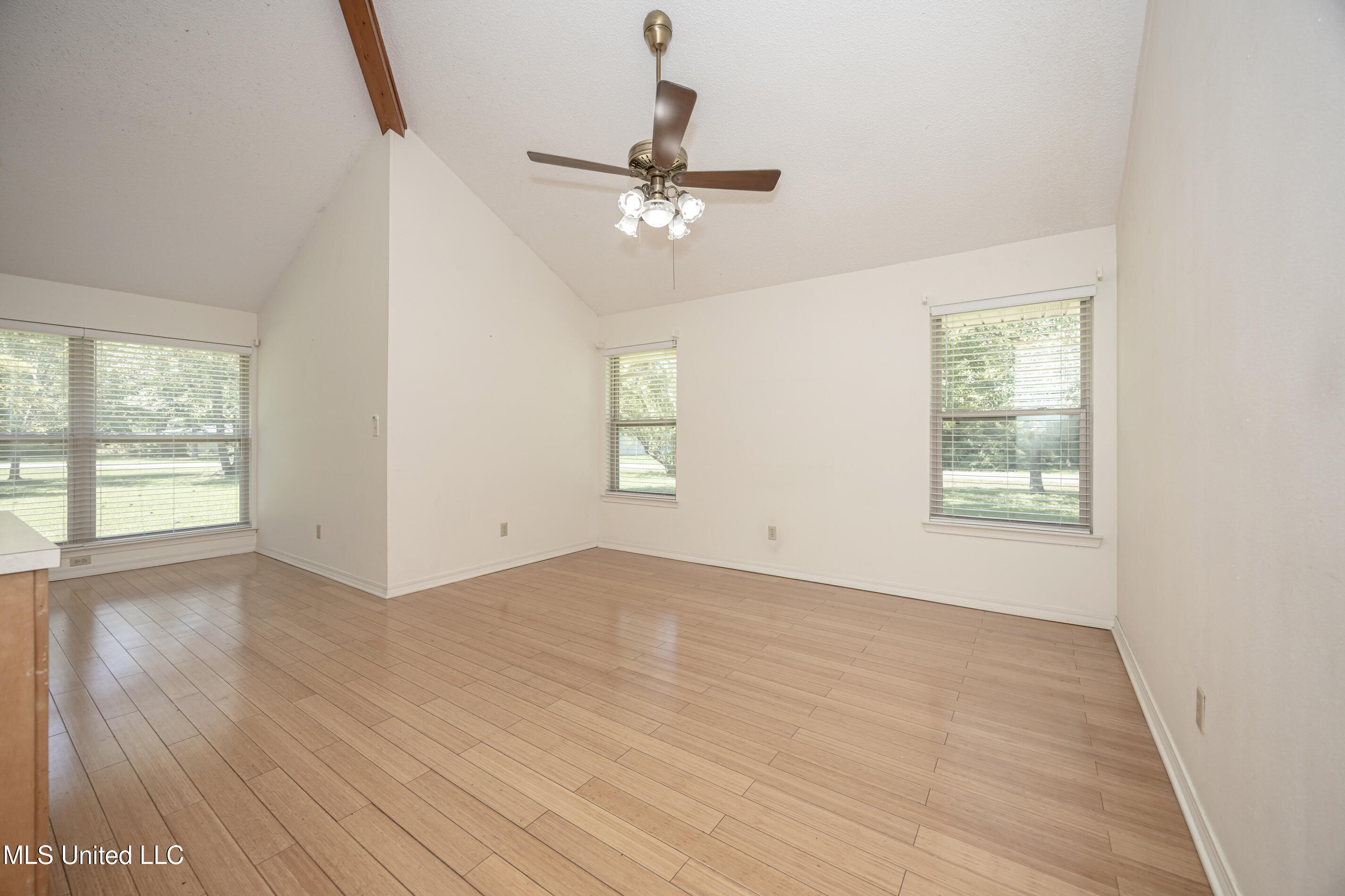 Property Photo:  19 Davis Bayou Circle  MS 39564 
