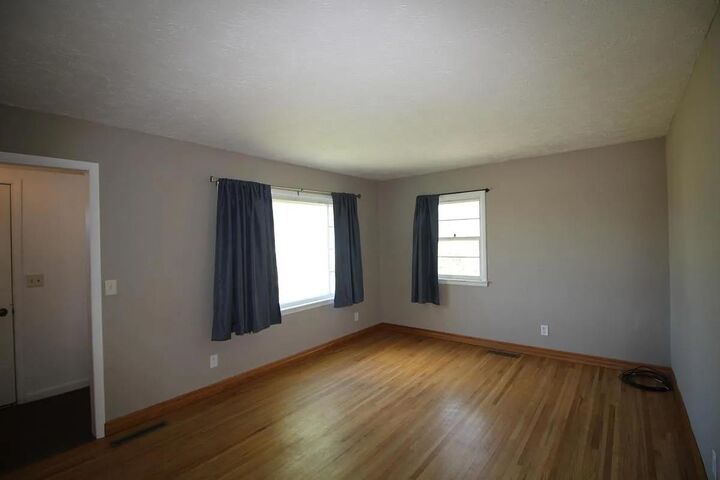 Property Photo:  224 SE 11th Ave  ND 58701 