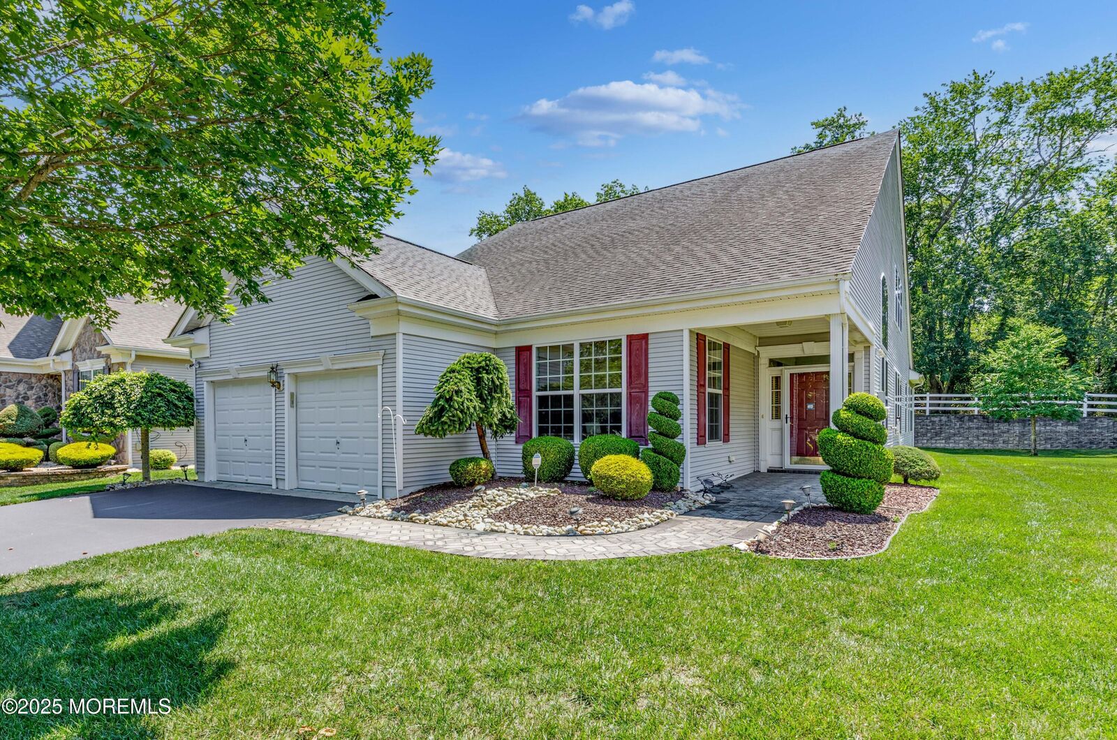 Property Photo:  5 Walpole Way  NJ 08527 