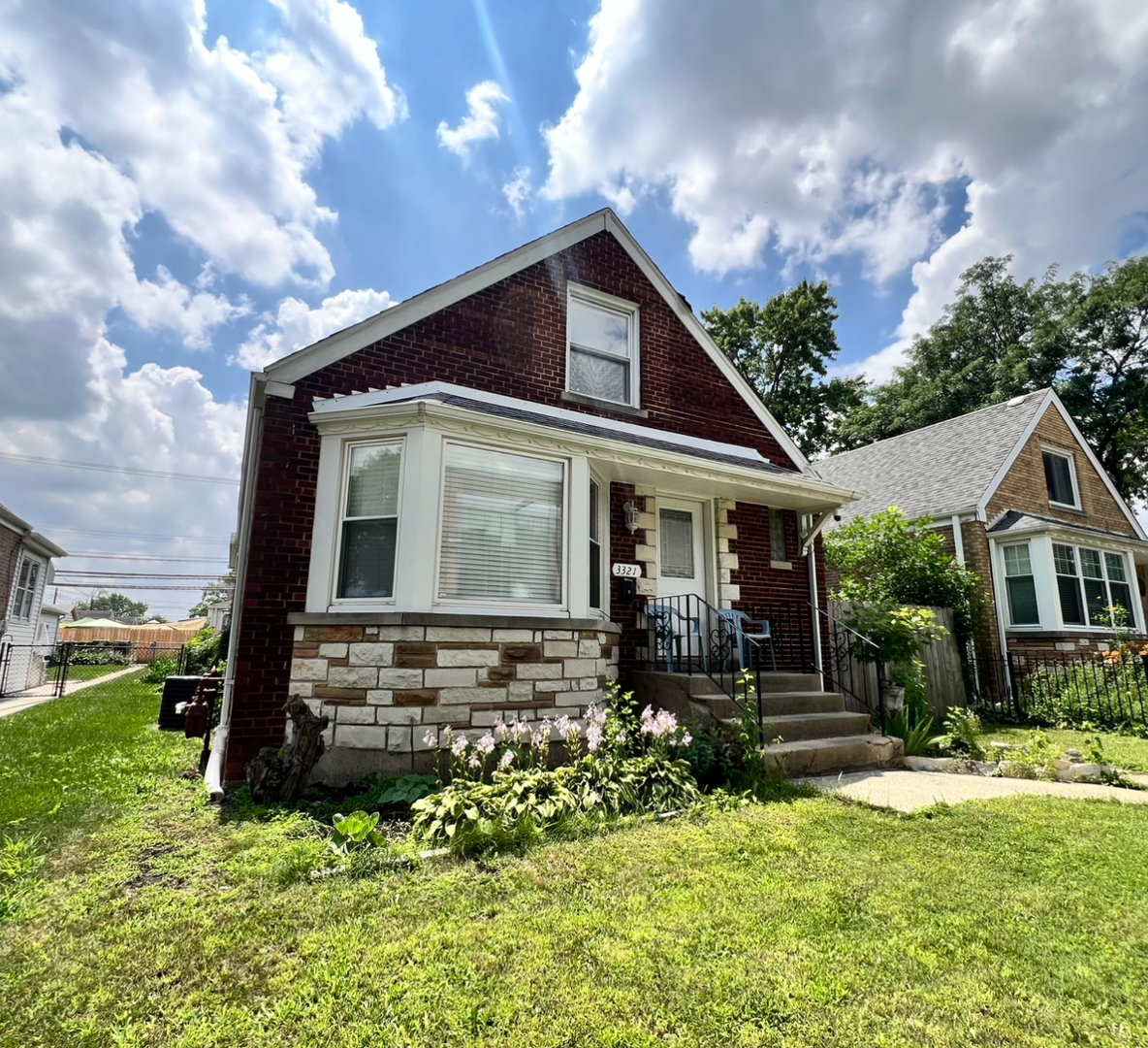 Property Photo:  3321 W 71st Street  IL 60629 