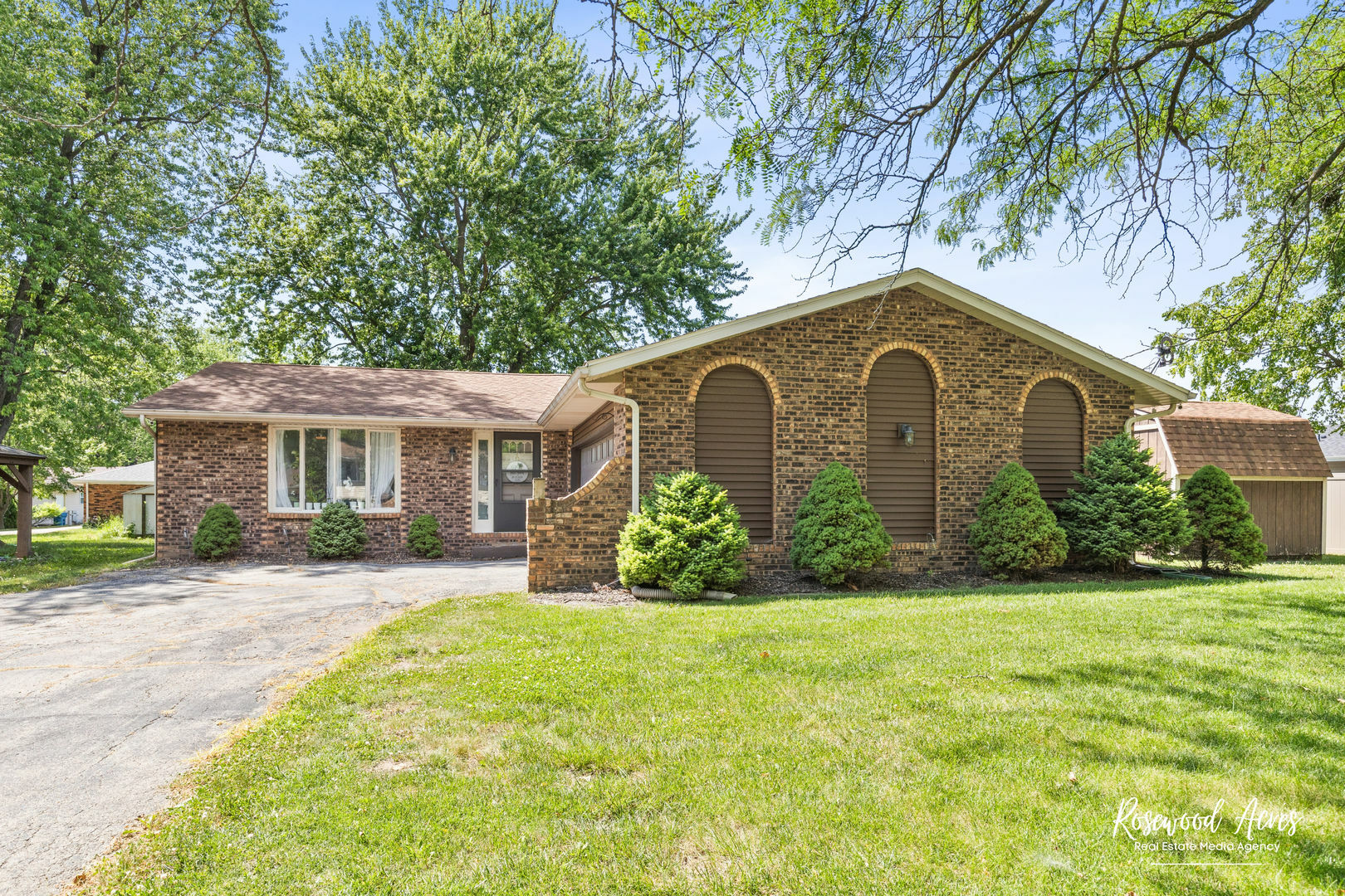 Property Photo: 865 Stonewall Drive IL 60914
