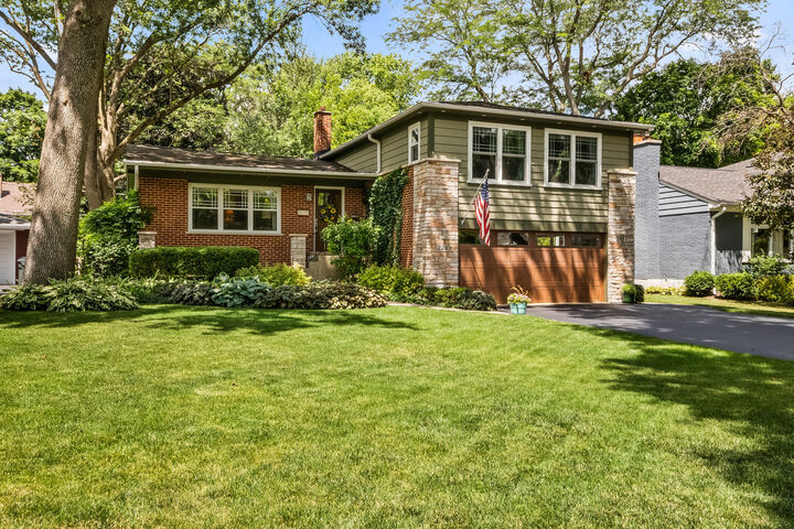 228 S Glendale Avenue  Barrington IL 60010 photo
