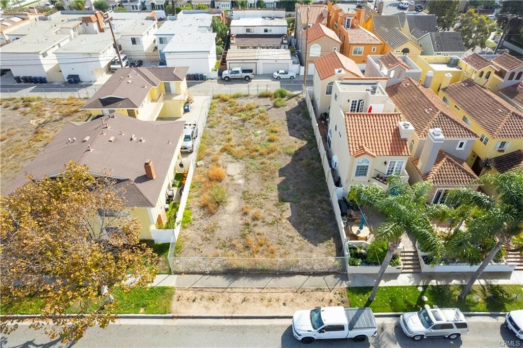 Property Photo: 412 20th CA 92648