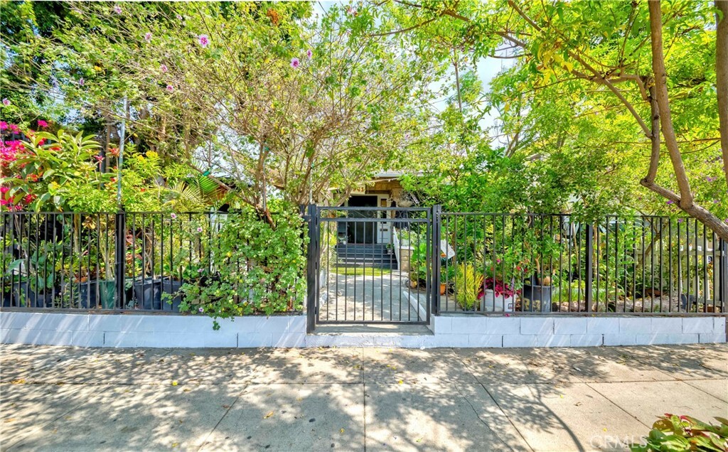Property Photo:  1941 W Jefferson Boulevard  CA 90018 