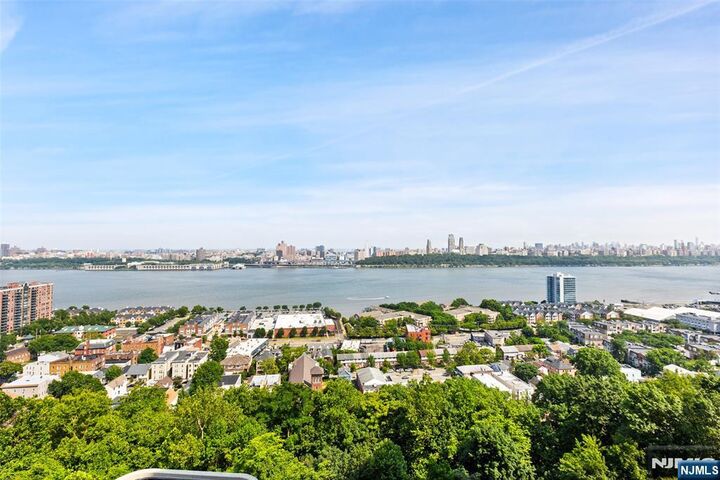 Property Photo:  100 Carlyle Drive 9as  NJ 07010 