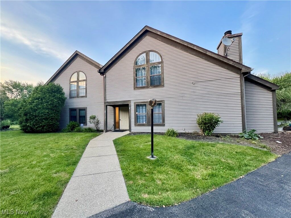 Property Photo:  3871 Northwoods Court NE  OH 44483 