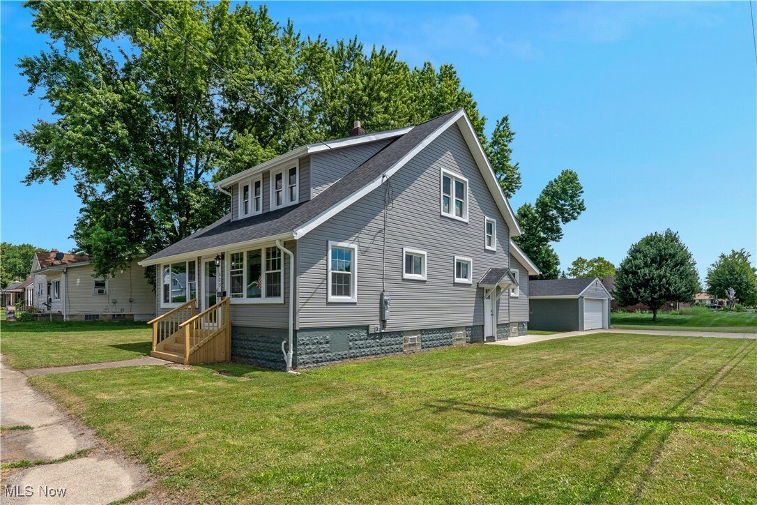 Property Photo:  533 12th Street  OH 44405 