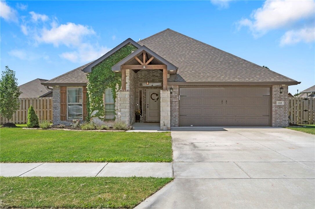 Property Photo:  215 Hunt Street  AR 72751 