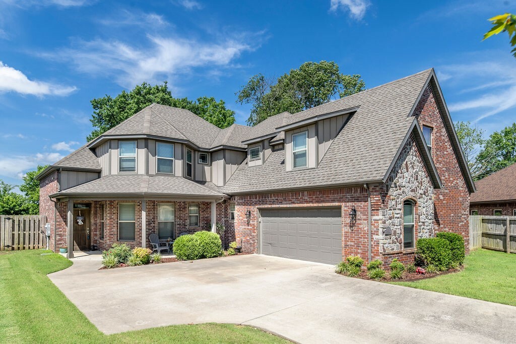 Property Photo: 1701 NE Steinbeck Drive AR 72712