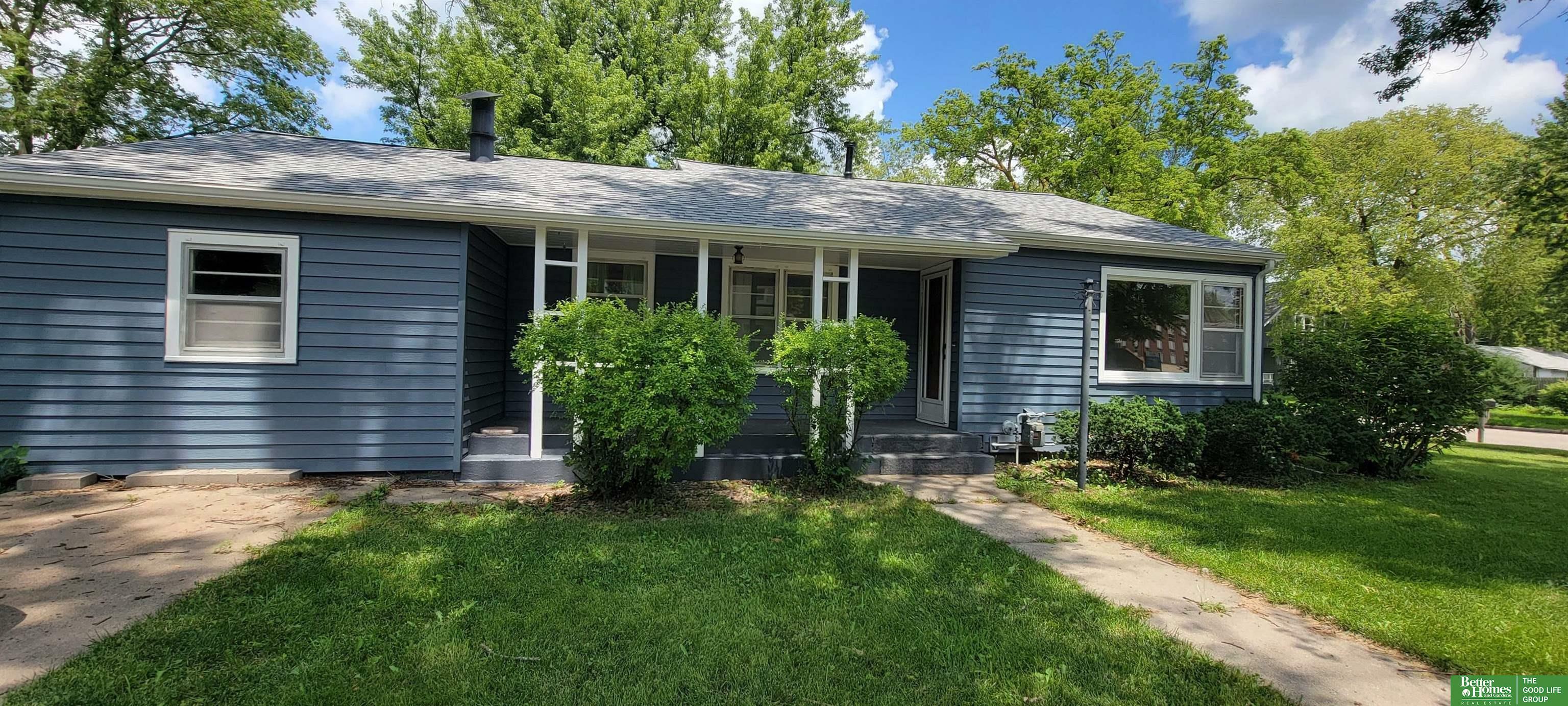 Property Photo: 1003 N Blackburn Avenue NE 68467