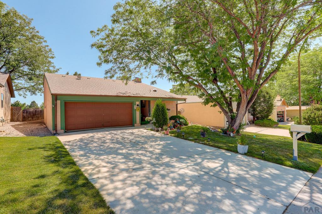 Property Photo: 27 Terrace Dr CO 81001