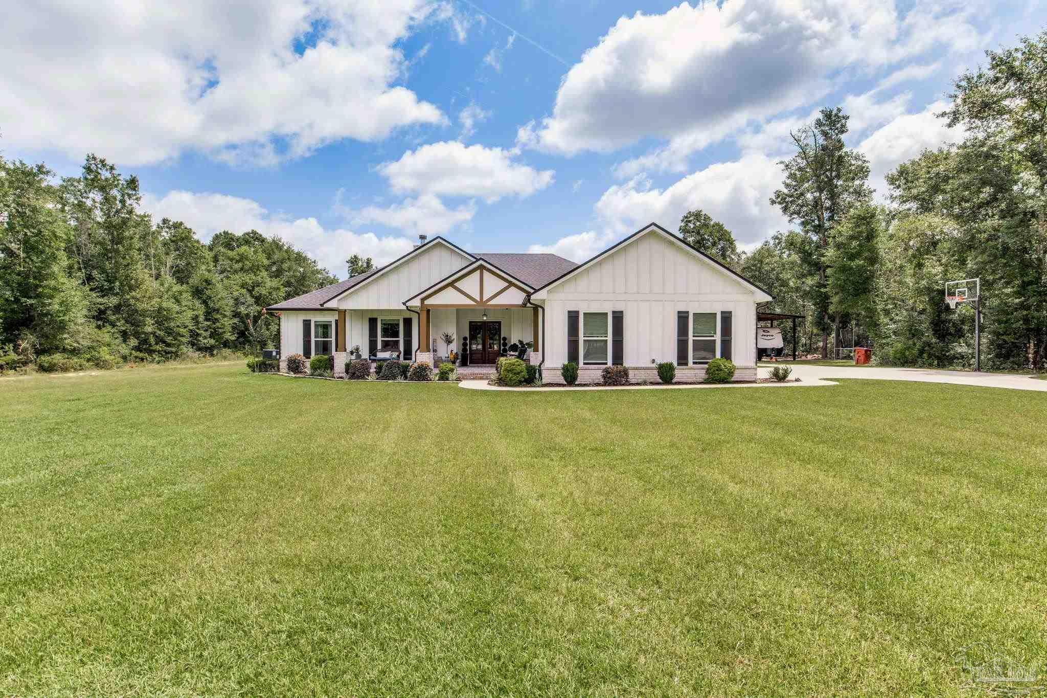 Property Photo: 8124 Hwy 89 FL 32570