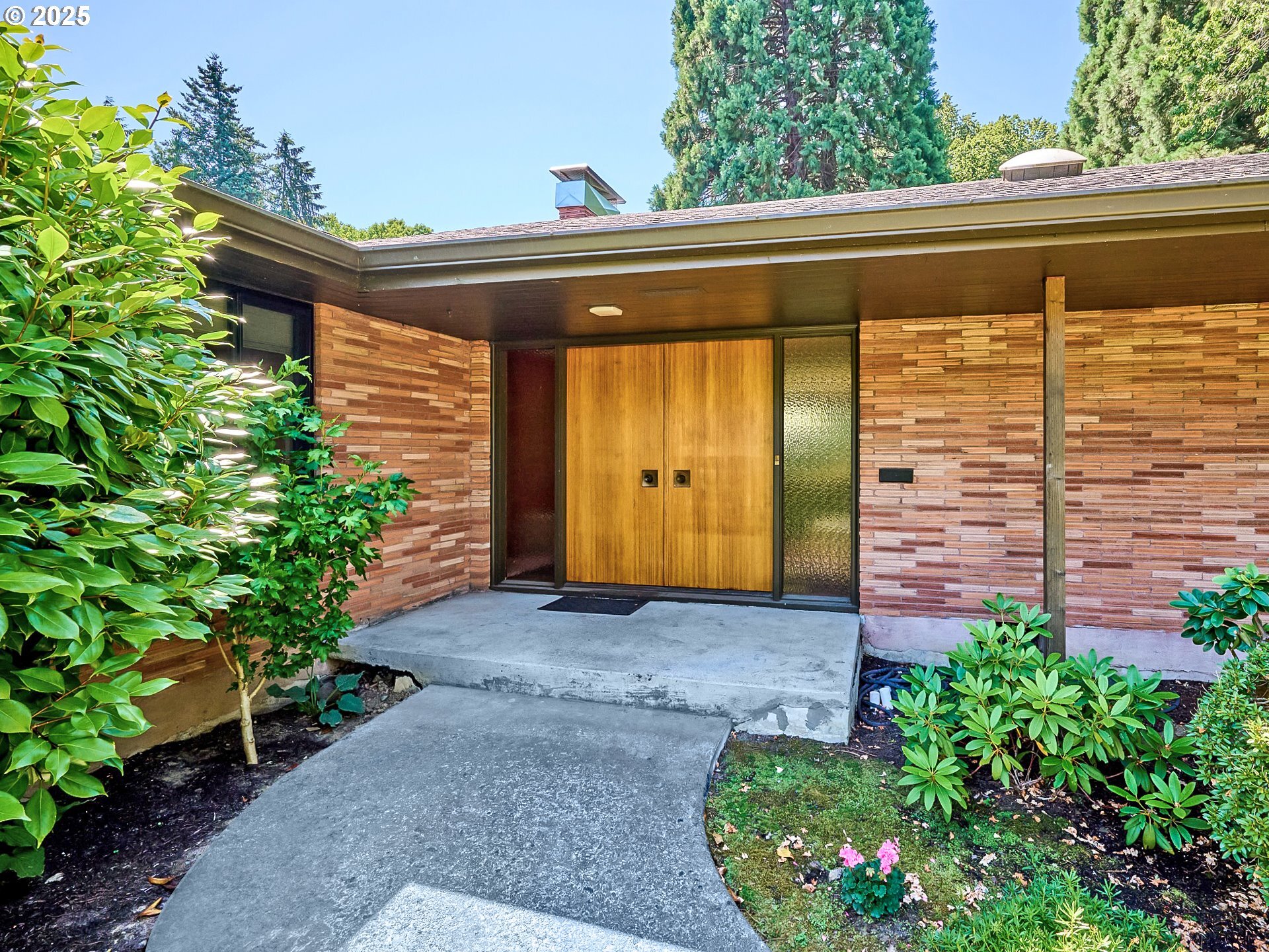 Property Photo: 790 SE Webber St 401 OR 97202