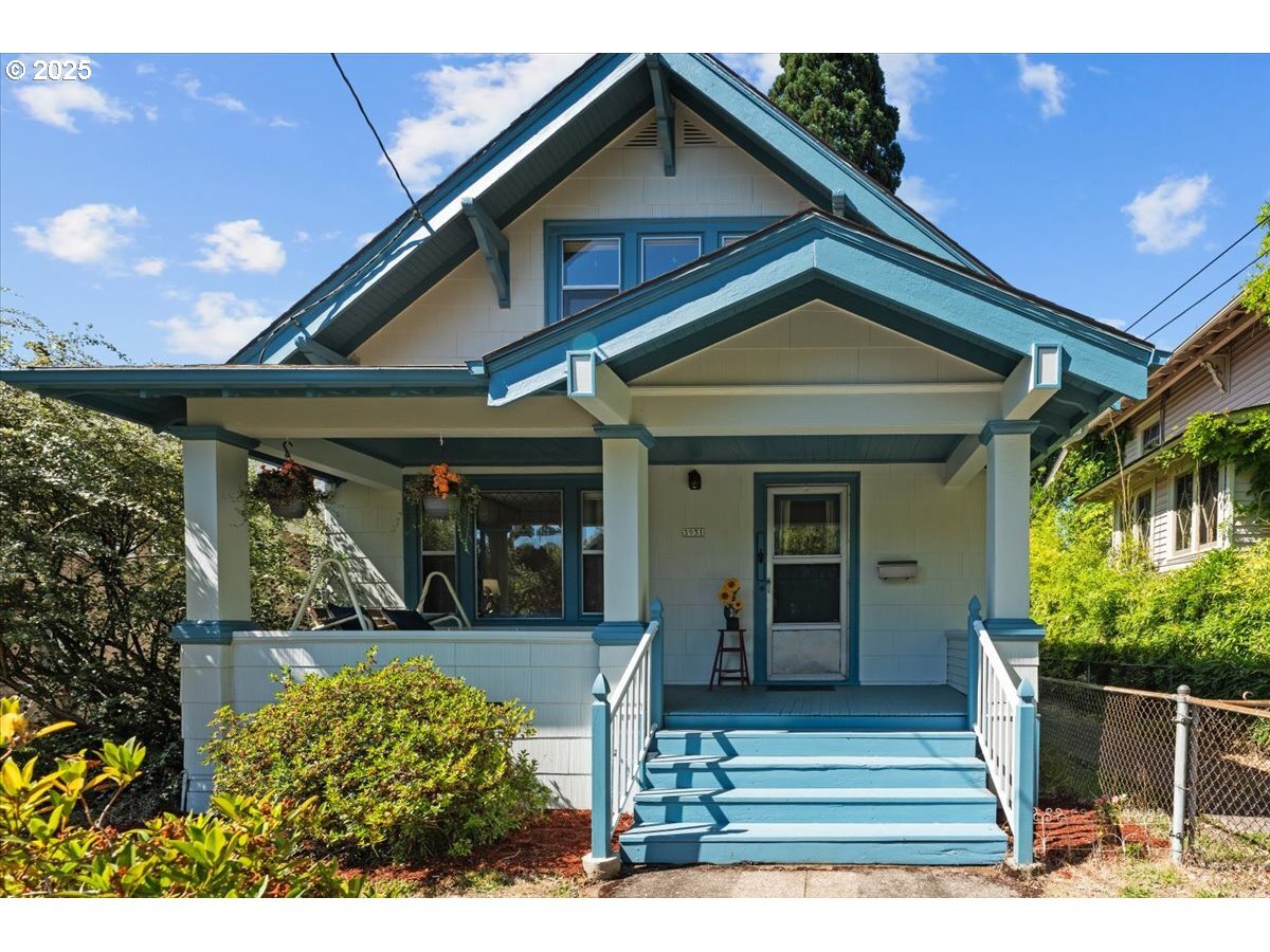 Property Photo: 3931 SE Taylor St OR 97214