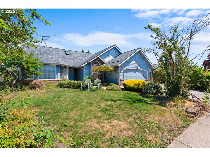 Property Photo:  4753 NE Fuhrer Ct  OR 97305 