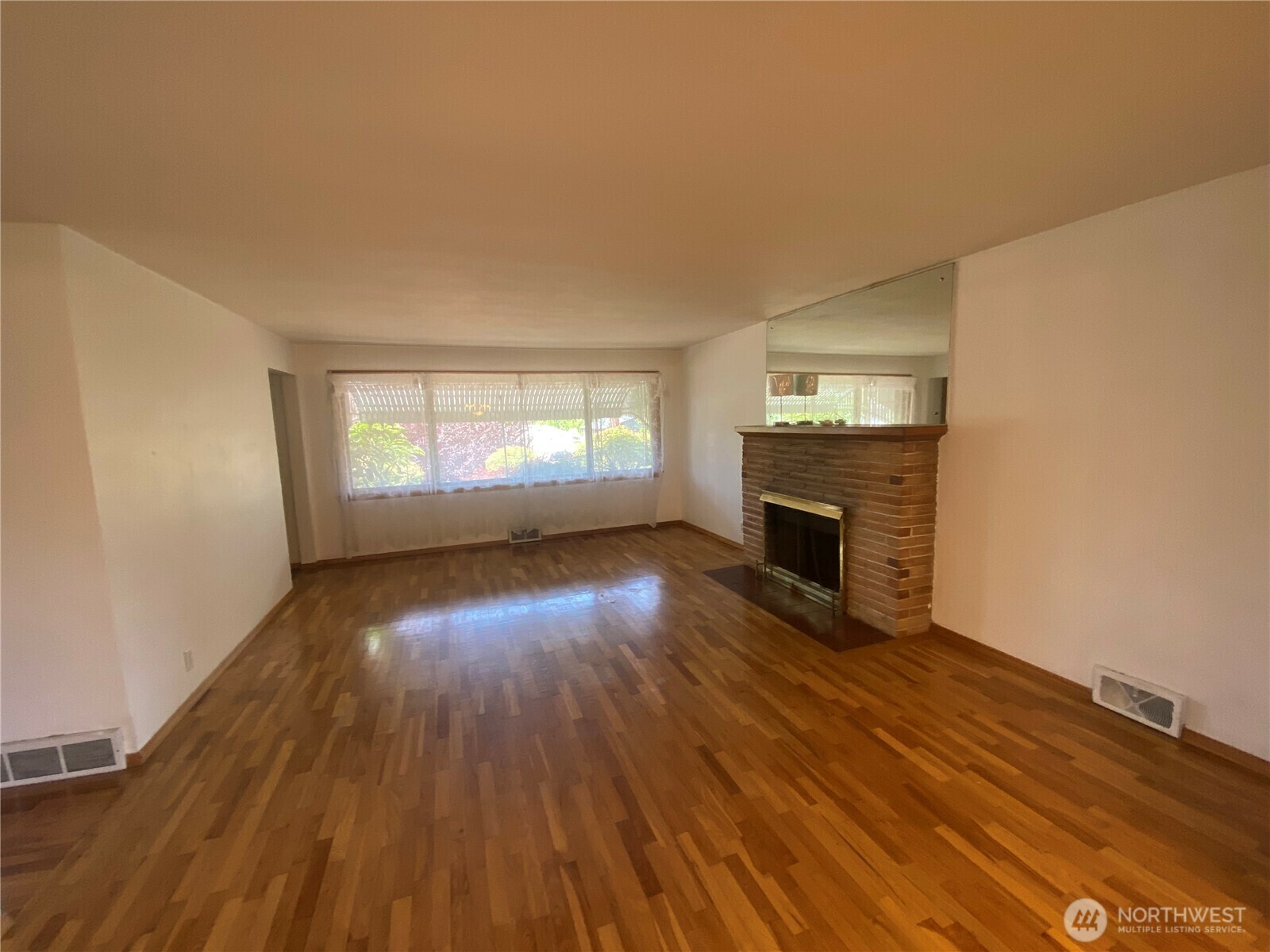 Property Photo: 4916 24th Avenue S WA 98108