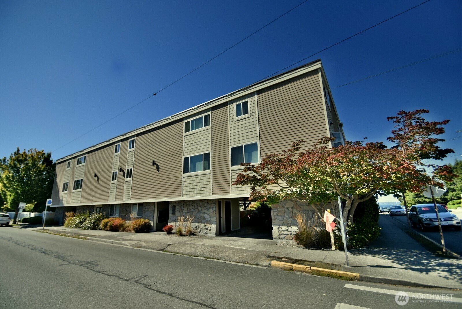 Property Photo: 233 3rd Avenue N 7 WA 98020